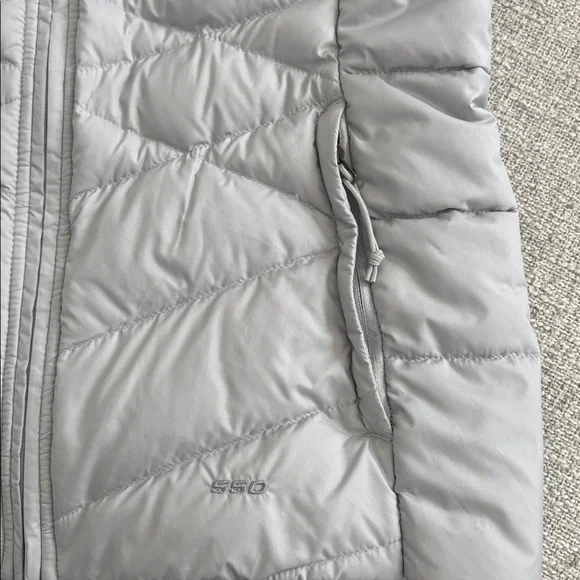 Size S Gray Women’s North Face Puffer Vest - Picture 6 of 7